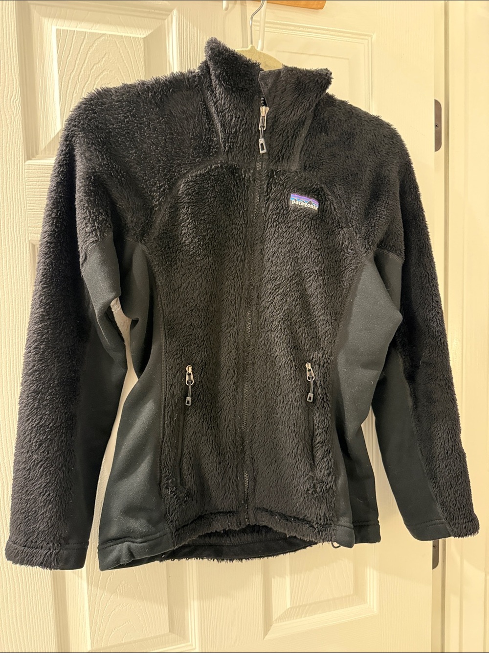 Patagonia Black Fleece Jacket - Cozy Full-Zip Coat